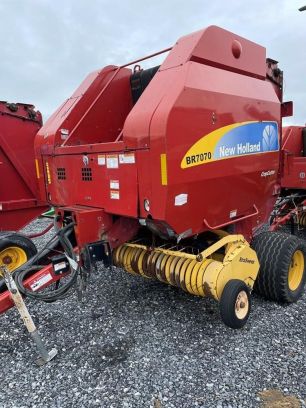 Photo of a 2009 New Holland BR7070