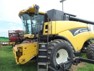Photo of a 2004 New Holland CR960