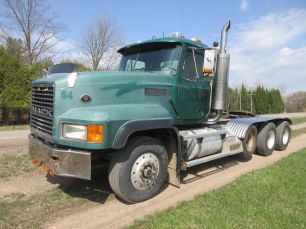 Photo of a 2001 Mack CL713