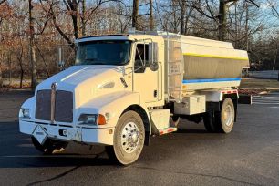 Photo of a 2005 Kenworth T300