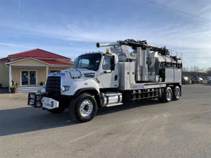 Photo of a 2019 Freightliner 114SD