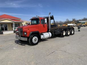 Photo of a 2002 Mack RD688S